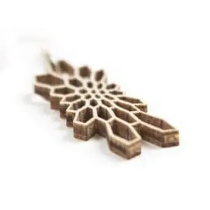 Houten oorbellen - lasergesneden oorbellen / lasercut earrings