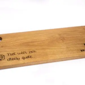 Gravez le plan de découpe de la planche à boissons avec votre propre design