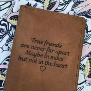 leren paspoorthouder met gravering