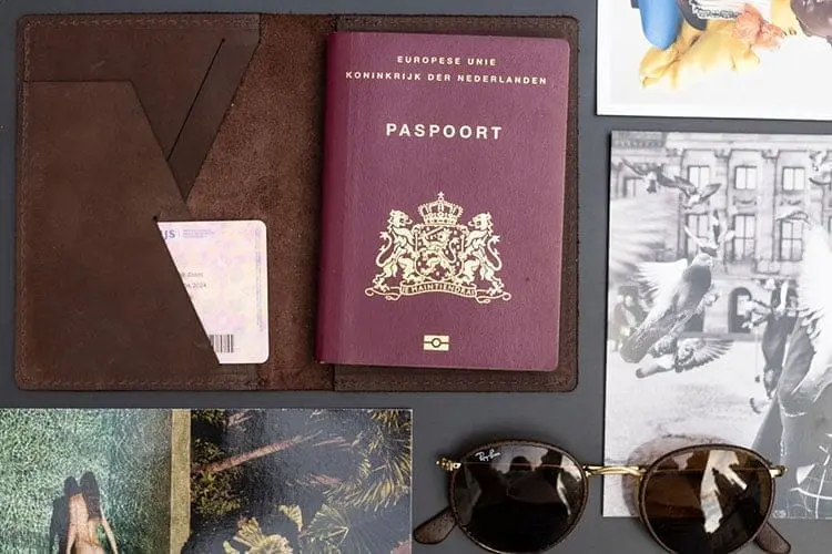 gepersonaliseerde paspoorthoes met initialen