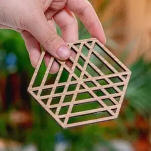 Houten geometrisch onderzetter set