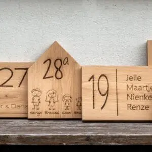 graver des numéros de maison en bois
