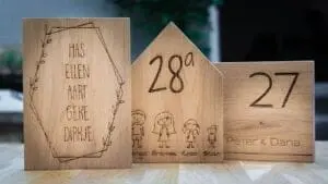 Naambord huisnummer van hout - huisnummerbord - maak je eigen ontwerp