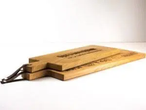 kaasplank met eigen naam graveren