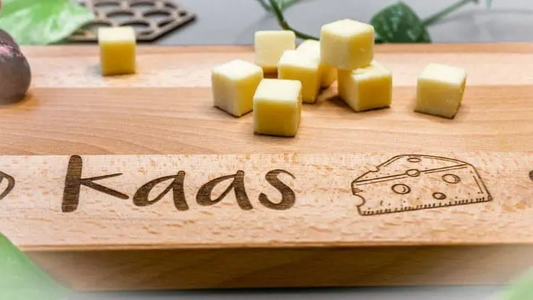 Houten snijplank graveren personaliseren