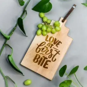 Kleine hapjesplank graveren