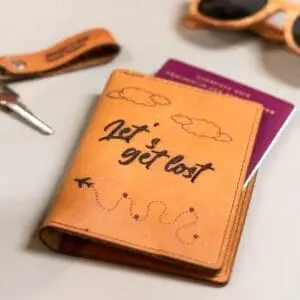 Paspoorthoes van leer