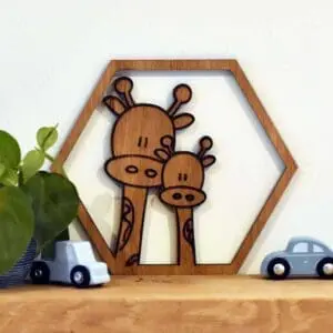 Houten wanddecoratie kinderkamer hexagon 6 hoek giraf