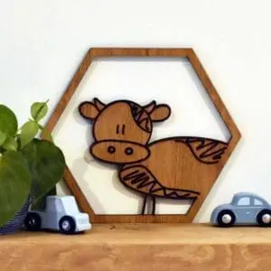 Houten wanddecoratie kinderkamer hexagon 6 hoek koe
