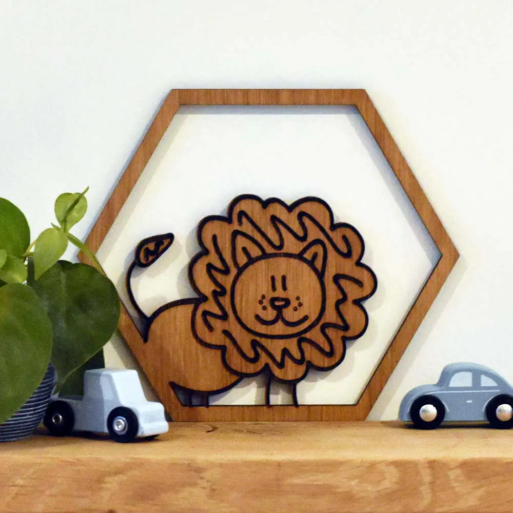 Houten wanddecoratie kinderkamer hexagon 6 hoek leeuw