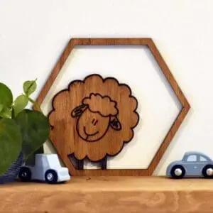 Houten wanddecoratie kinderkamer hexagon 6 hoek schaap