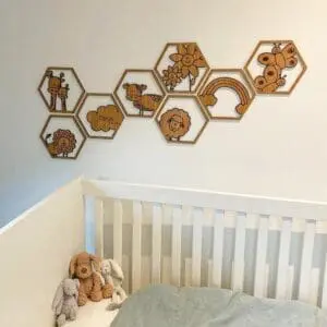 Houten wanddecoratie kinderkamer hexagon gepersonaliseerd