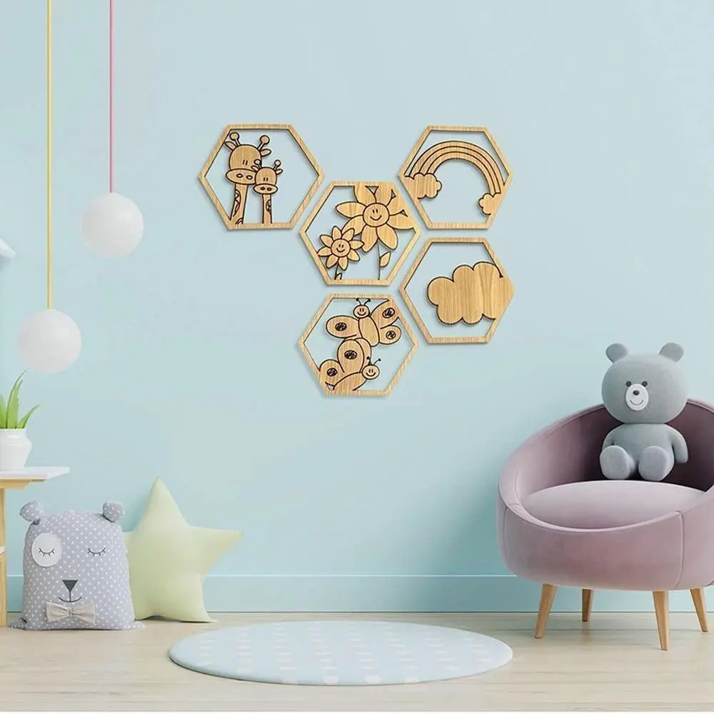 Houten wanddecoratie kinderkamer hexagon wolk regenboog bloemen giraffen vlinder gepersonaliseerd