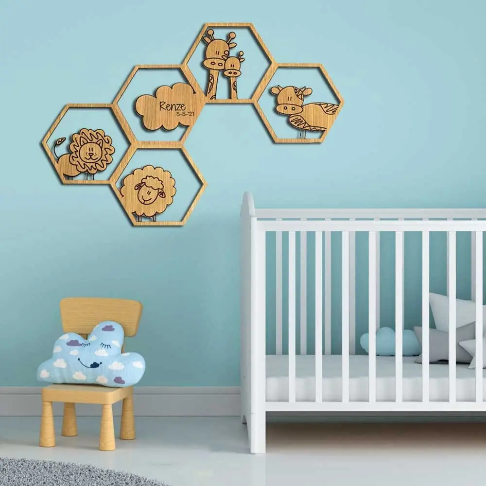 Houten wanddecoratie kinderkamer hexagon wolk koe schaap giraffen leeuw gepersonaliseerd