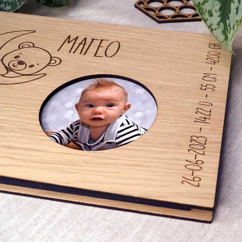 Houten fotoboek fotoalbum kind babyfoto's kraamcadeau