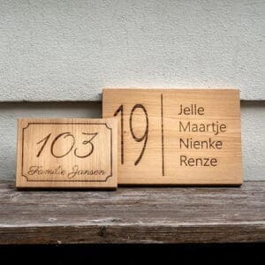 Gepersonaliseerd huisnummerbord van hout