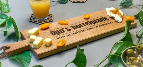 Personalisieren Sie die Holzschneidebrettgravur