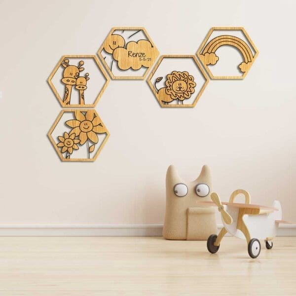 Houten wanddecoratie kinderkamer hexagon wolk leeuw giraffe bloemen regenboog