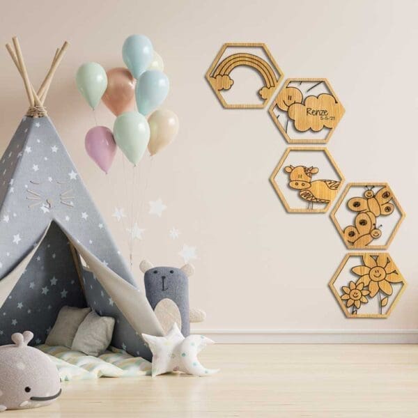 Houten wanddecoratie kinderkamer hexagon wolk vlinder koe bloemen regenboog gepersonaliseerd