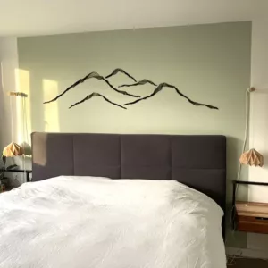 Houten wanddecoratie voor slaapkamer bergen gemaakt van zwart MDF met laser uitgesneden