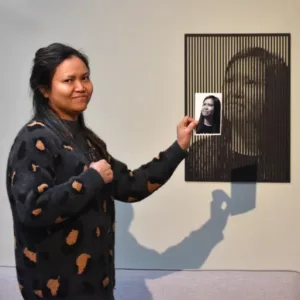 Houten wanddecoratie Hoofdlijnen je eigen foto gesneden uit zwart MDF