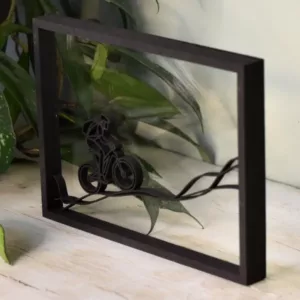 Floating Frames Houten lijstje doorzichtig lijnen fietser naar de top