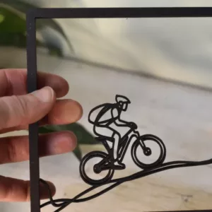 Floating Frames Houten lijstje doorzichtig lijnen fietser naar de top