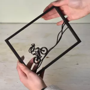 Floating Frames Houten lijstje doorzichtig lijnen fietser op de berg