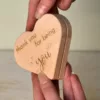 Houten hartje kaarthouder met je eigen ontwerp