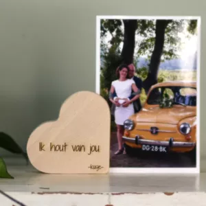 Houten hartje kaarthouder met je eigen ontwerp trouwen