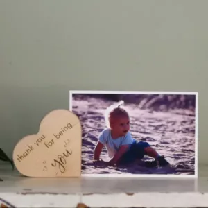 Houten hartje kaarthouder met je eigen ontwerp