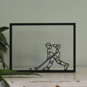Uniek houten kunstwerk met een hockeyer – modern interieuraccent