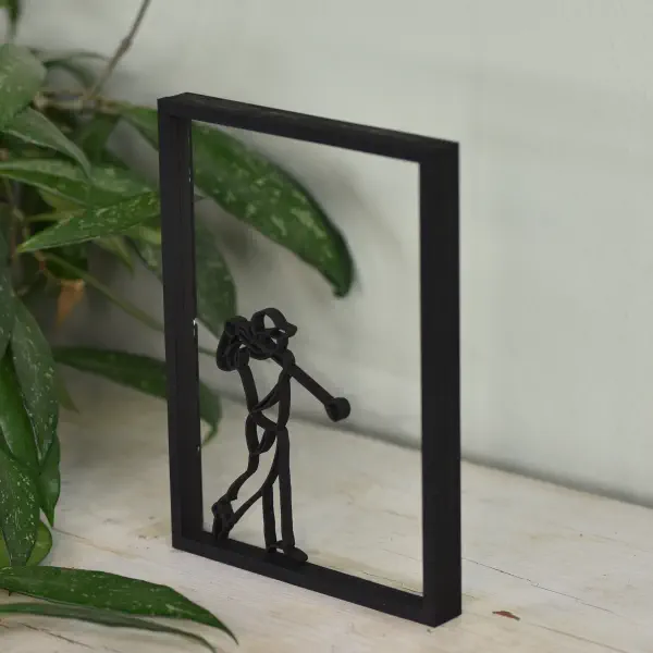 Uniek houten kunstwerk met een golfer – modern interieuraccent