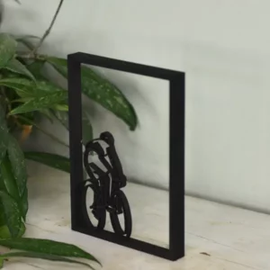 Uniek houten floating frame met wielrenner – modern interieuraccent