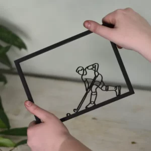 Transparant houten lijstje met stijlvolle lijntekening van een hockeyspeler