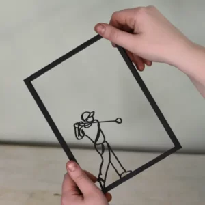 Transparant houten lijstje met stijlvolle lijntekening van een golfer