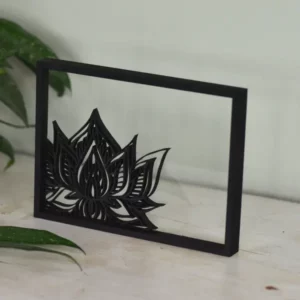 Spirituele decoratie: houten floating frame met een rustgevende lotusbloem