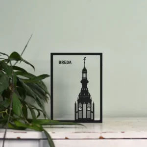 Houten floating frame met silhouet van de Grote Kerk Breda – perfect voor Bredaliefhebbers