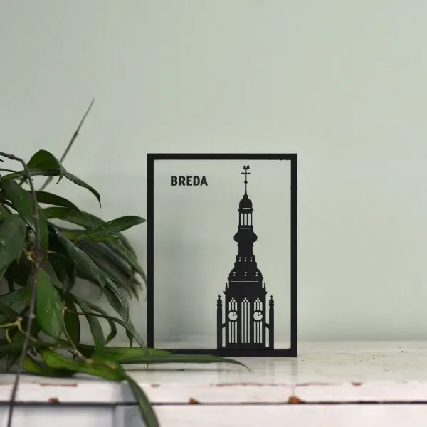 Houten floating frame met silhouet van de Grote Kerk Breda – perfect voor Bredaliefhebbers