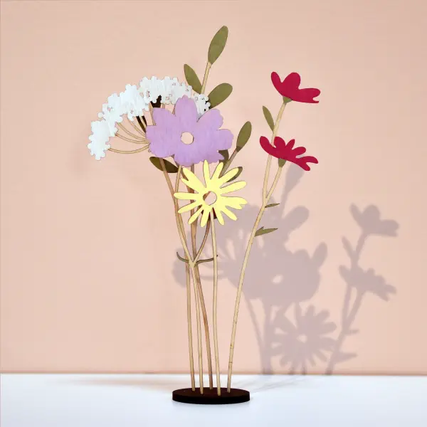 Duurzame bloemen van hout – set van 5 op zwarte voet