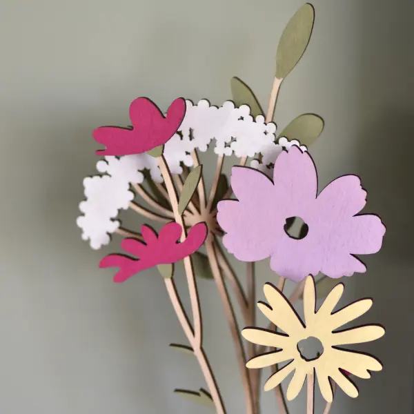 Vol boeket van duurzame houten bloemen – altijd in bloei