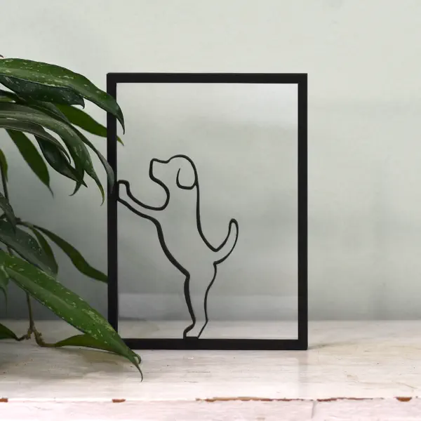 Staande hond in minimalistische stijl – decoratie voor hondenliefhebbers