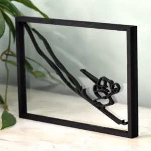 Stijlvolle wintersportdecoratie: skiër in houten frame